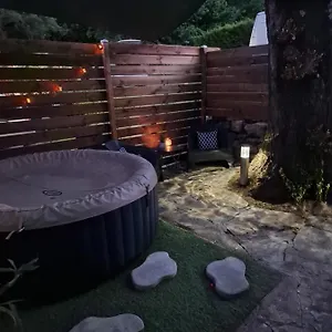 Logement Complet Avec Jacuzzi Exterieur Hébergement de vacances